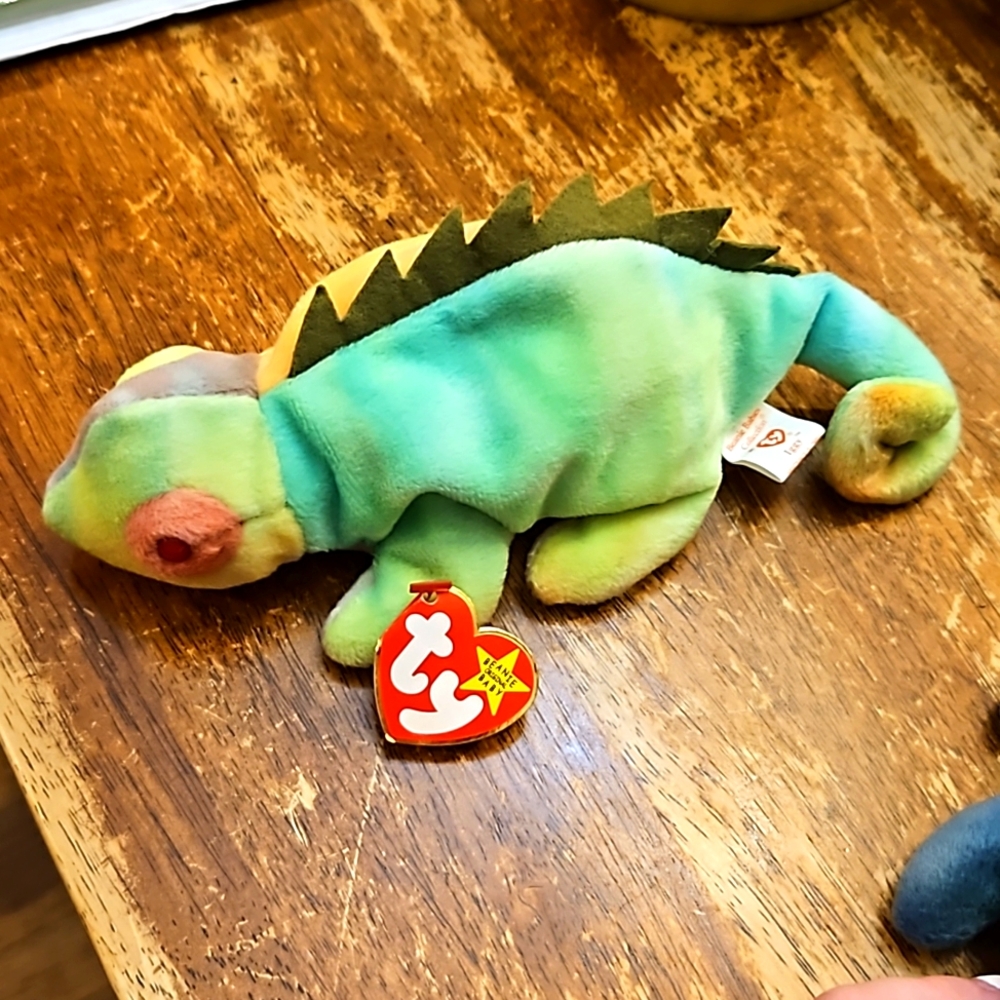 1997 Iggy Iguana Incorrect Rainbow Tie-Dye Plush Ty Beanie